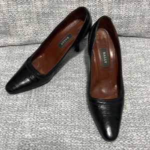 BALLY - Nice Black Leather Contessa Pumps in 9M w/leather soles Made in Italy.